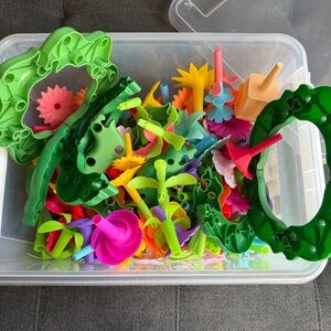 EUC Build A Bouquet Flower Garden Pretend Play LOT